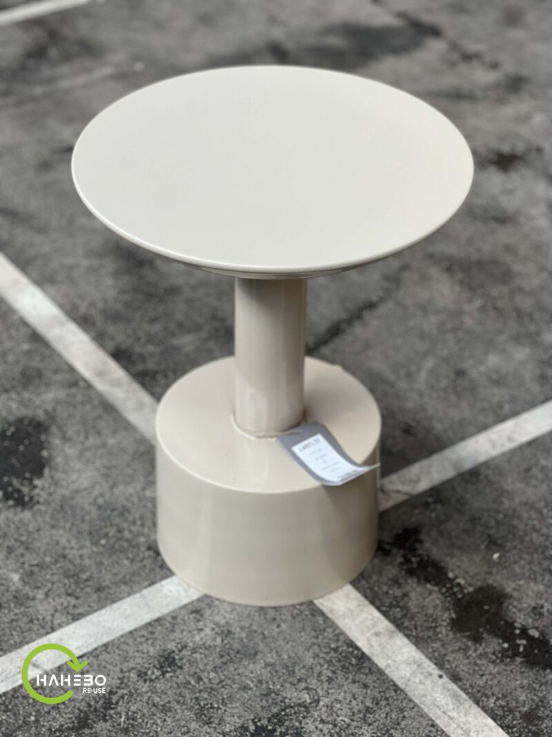 Corner Table LABEL51