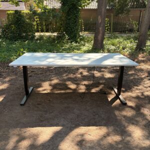 Elektrisch verstelbaar bureau